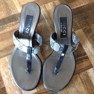 Authentic GUCCi thong sandals size 5.5